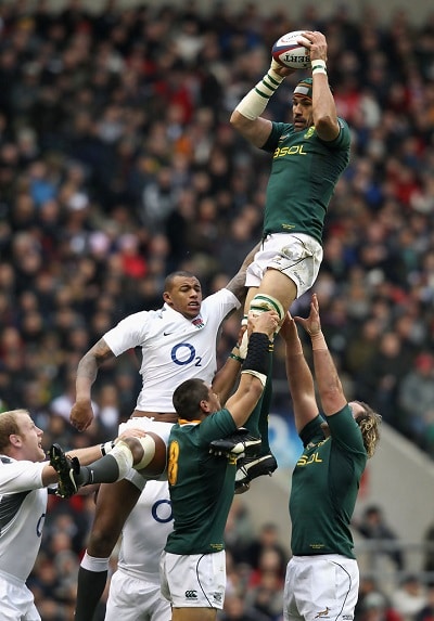 Victor Matfield catching a ball in the lineout